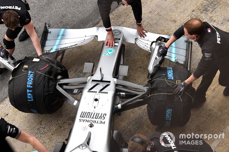 Nez et aileron avant de la Mercedes-AMG F1 W10