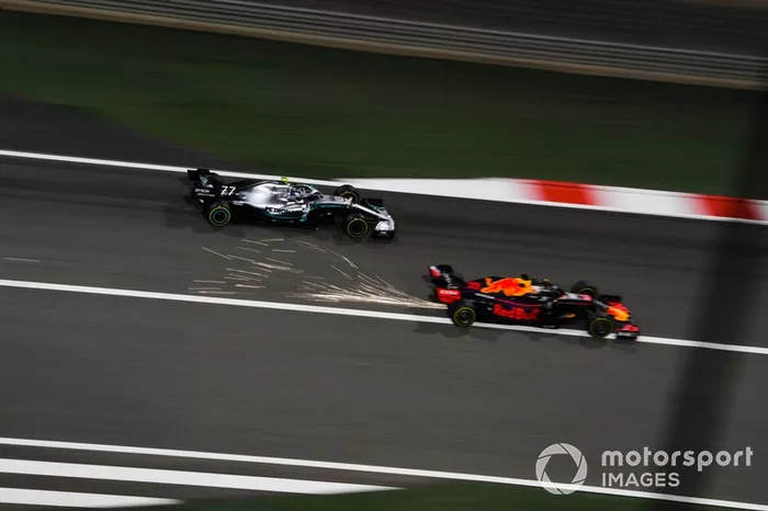 Max Verstappen, Red Bull Racing RB15, Valtteri Bottas, Mercedes AMG W10
