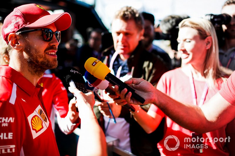 Sebastian Vettel, Ferrari, parla con i media