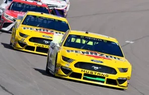Ryan Blaney, Team Penske, Ford Mustang Menards/Pennzoil Ford and Joey Logano, Team Penske, Ford Mustang Pennzoil