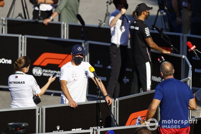 Valtteri Bottas, Mercedes-AMG F1 y Lewis Hamilton, Mercedes-AMG F1