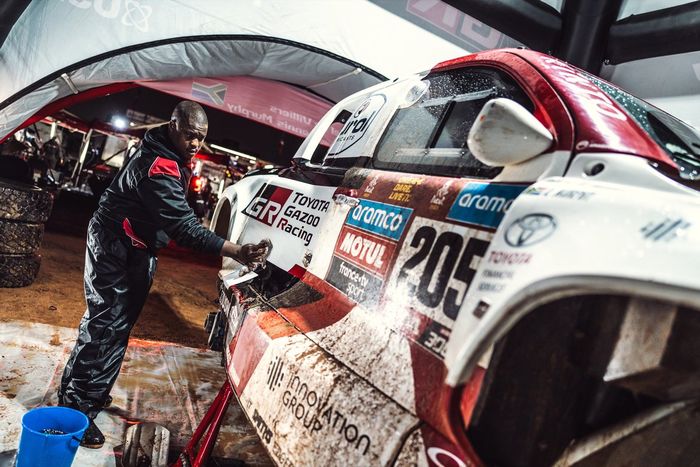 #205 Toyota Gazoo Racing Toyota crew