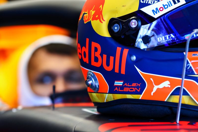 Casco de Alex Albon, Red Bull Racing
