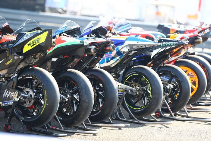 Foto de familia de las motos de MotoGP 2020