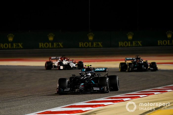 Valtteri Bottas, Mercedes F1 W11, George Russell, Mercedes F1 W11, Kimi Raikkonen, Alfa Romeo Racing C39