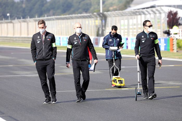 Miembro de Mercedes-Benz EQ