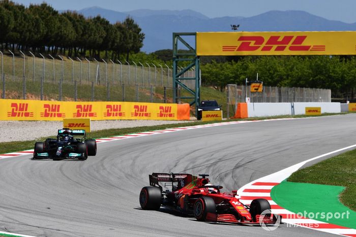 Charles Leclerc, Ferrari SF21, Lewis Hamilton, Mercedes W12