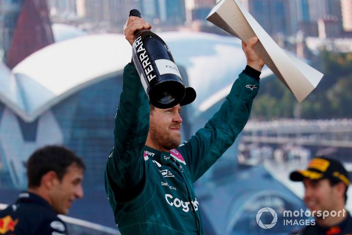 Podio: segundo lugar Sebastian Vettel, Aston Martin