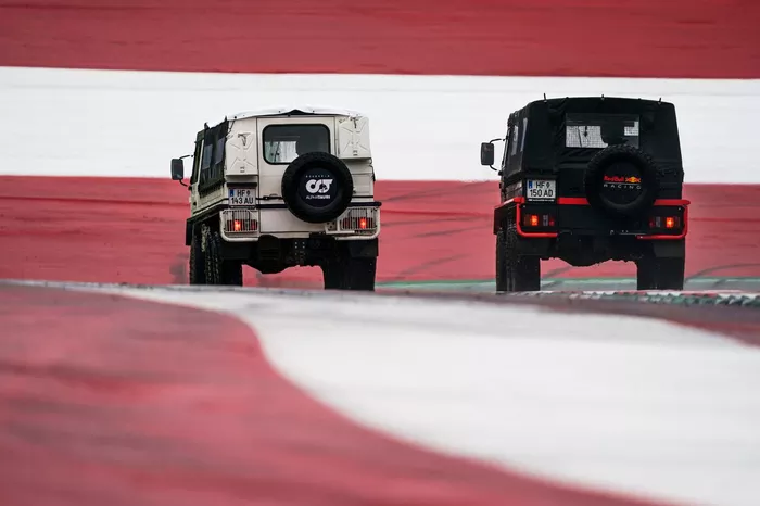Max Verstappen, Sergio Perez, Red Bull Racing, Yuki Tsunoda y Pierre Gasly, AlphaTauri