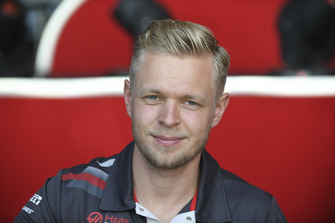 Kevin Magnussen, Haas F1 Team, durante la sessione autografi