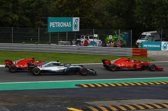 Sebastian Vettel, Ferrari SF71H making contact with Lewis Hamilton, Mercedes AMG F1 W09 and Kimi Raikkonen, Ferrari SF71H leads the race