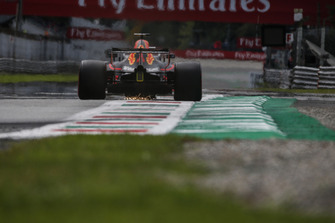 Daniel Ricciardo, Red Bull Racing RB14 sparks