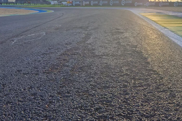 Asfalto do Autódromo Ayrton Senna após a corrida da MotoGP