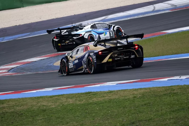 #289 Jiajun Song, Brendon Leitch, Leipert Motorsport 