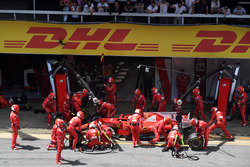Sebastian Vettel, Ferrari SF70H s'arrête au stand