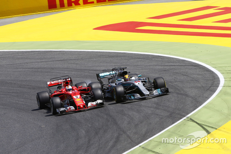 Sebastian Vettel, Ferrari SF70H, Lewis Hamilton, Mercedes AMG F1 W08