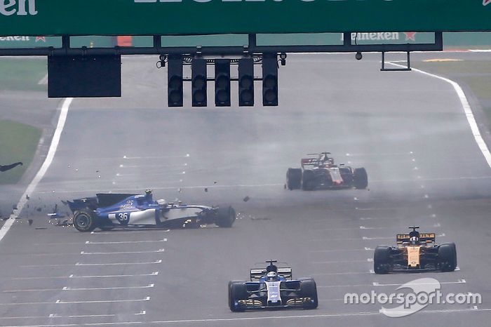 Antonio Giovinazzi, Sauber C36, choca