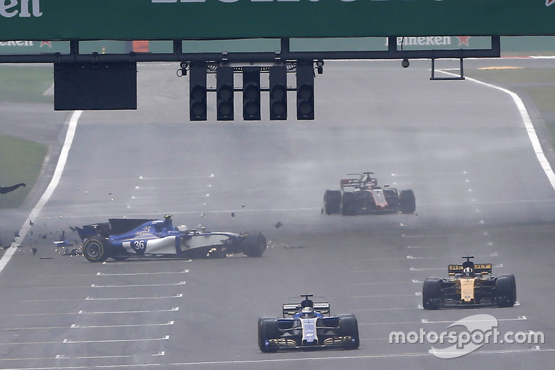 Unfall: Antonio Giovinazzi, Sauber C36