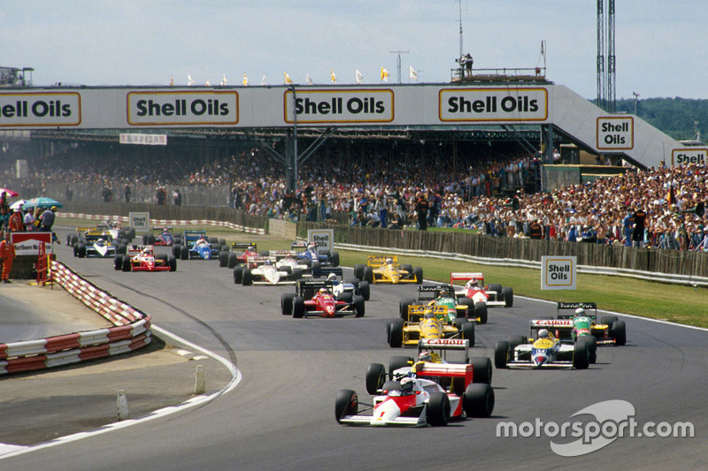 Alain Prost, McLaren MP4/3 leads Nelson Piquet and Nigel Mansell, Williams FW11B