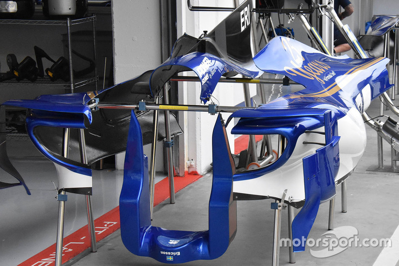 Sauber C36 bodywork detail