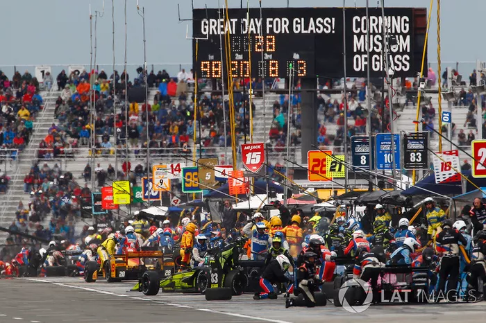 Pits en vuelta 28
