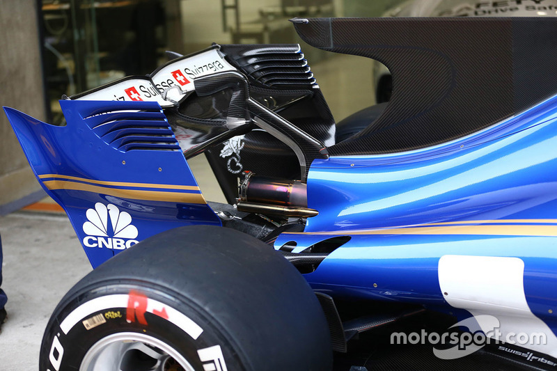 Sauber C36 rear wing detail