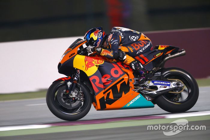 Bradley Smith con la KTM RC16 del Red Bull KTM Factory Racing en Qatar