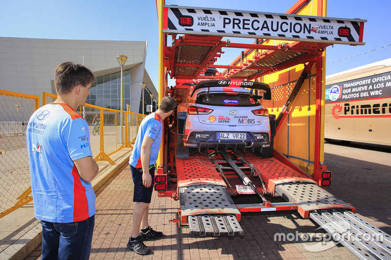 Автомобили Hyundai Motorsport прибыли в сервис-парк из Мехико