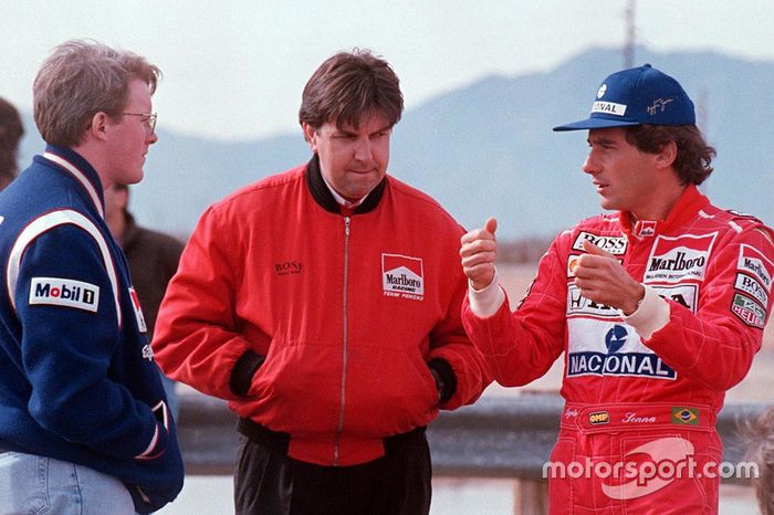 Ayrton Senna habla con Paul Tracy y Nigel Beresford, Team Penske