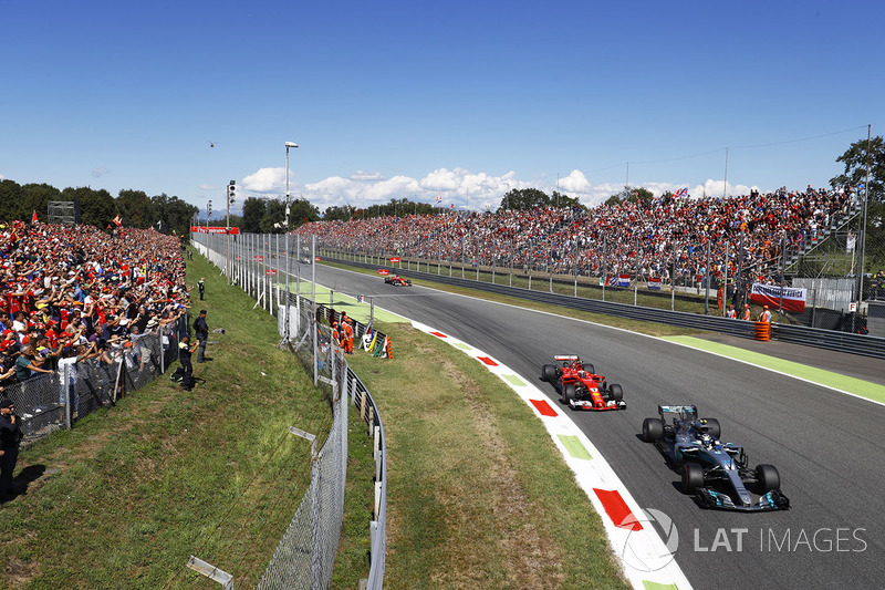 Valtteri Bottas, Mercedes AMG F1 W08, passes Kimi Raikkonen, Ferrari SF70H, in the Parabolica