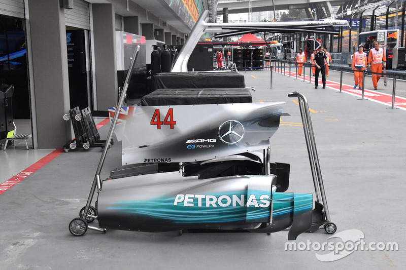 Mercedes F1 W08: Motorhauben-Finne