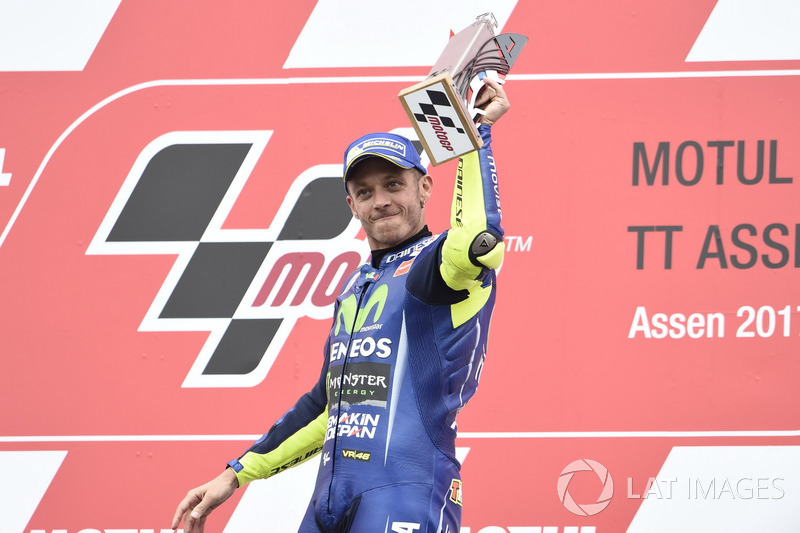 Podio: Ganador de la carrera Valentino Rossi, Yamaha Factory Racing