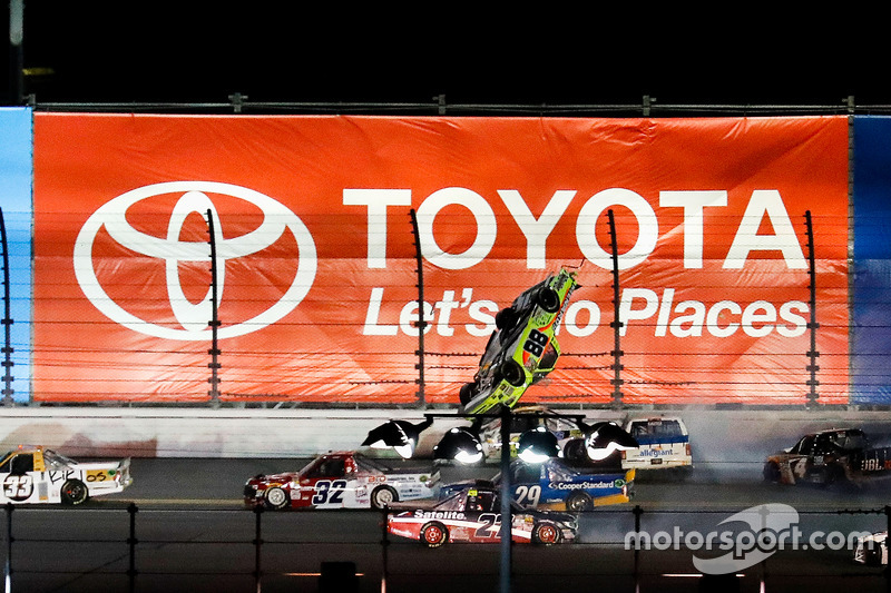 5. Matt Crafton, ThorSport Racing Toyota, in volo