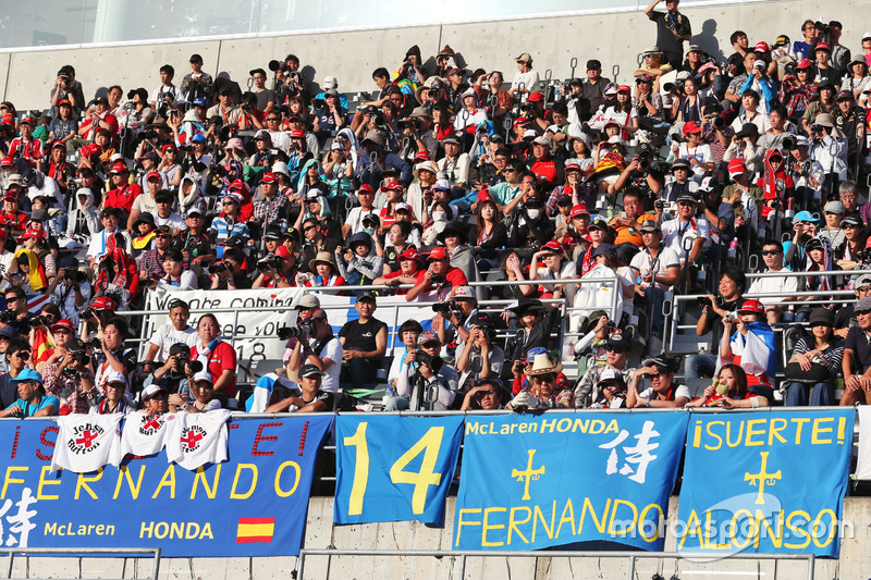 Aficionados en la tribuna