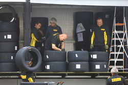 Tecnici Pirelli a lavoro