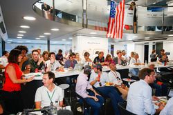 McLaren celebra el esfuerzo de Fernando Alonso en Indy 500