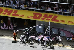 Esteban Ocon, Sahara Force India VJM10 pitstop