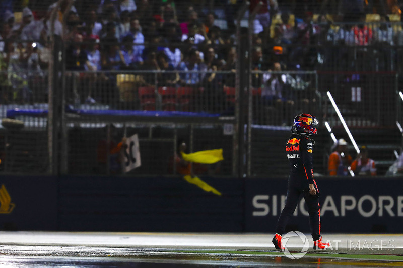 Max Verstappen, Red Bull, wandelt terug naar het team