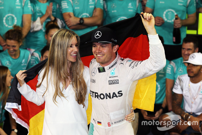 Nico Rosberg feiert den WM-Titelgewinn 2016