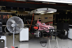 Sahara Force India VJM10 dans le garage