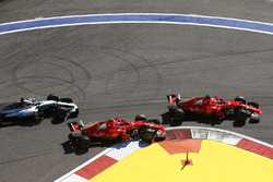 Sebastian Vettel, Ferrari SF70H, Kimi Raikkonen, Ferrari SF70H, Lewis Hamilton, Mercedes AMG F1 W08