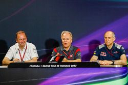 Conferencia de prensa: Jonathan Neale, Gerente Director de McLaren, Gene Haas, propietario del equip