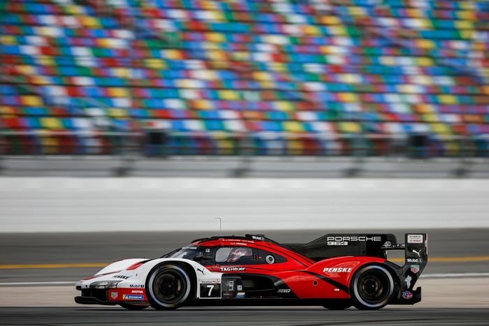 #7 Porsche Penske Motorsport Porsche 963: Felipe Nasr, Julien Andlauer, Laurin Heinrich