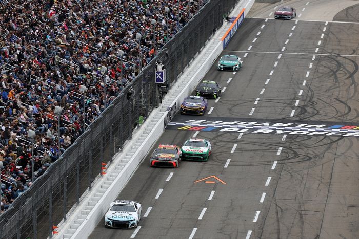 Daniel Suarez, Trackhouse Chevrolet, Chase Briscoe, Joe Gibbs Racing Toyota