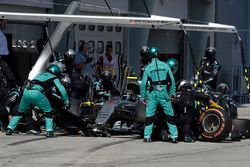 Nico Rosberg, Mercedes AMG F1 W07 Hybrid, pit action