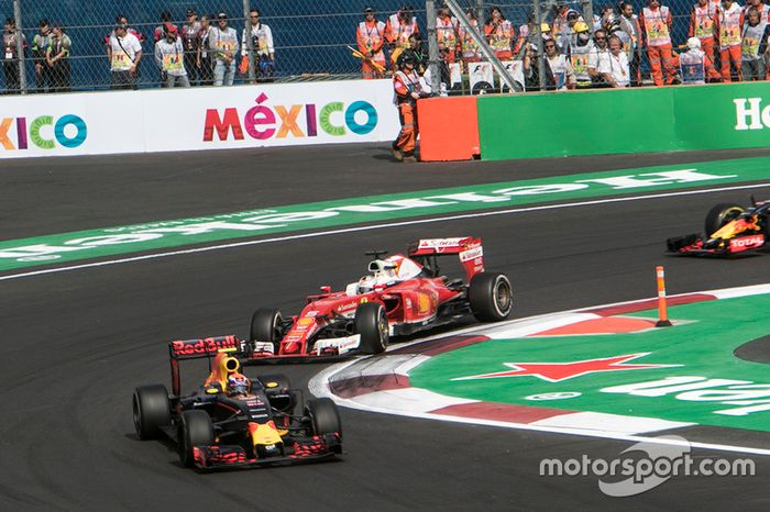 Max Verstappen tercero, delante de Vettel y de Ricciardo