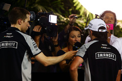 Sergio Perez (MEX) Sahara Force India F1 bersama media