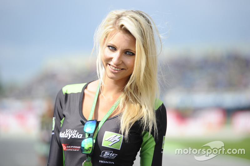 Lovely Drive M7 SIC Racing Team girl