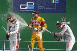 Podium: Sieger Antonio Giovinazzi, PREMA Racing; 2. Raffaele Marciello, RUSSIAN TIME; 3. Gustav Mal