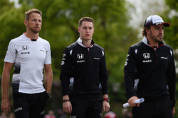 Jenson Button, Stoffel Vandoorne en Fernando Alonso, McLaren